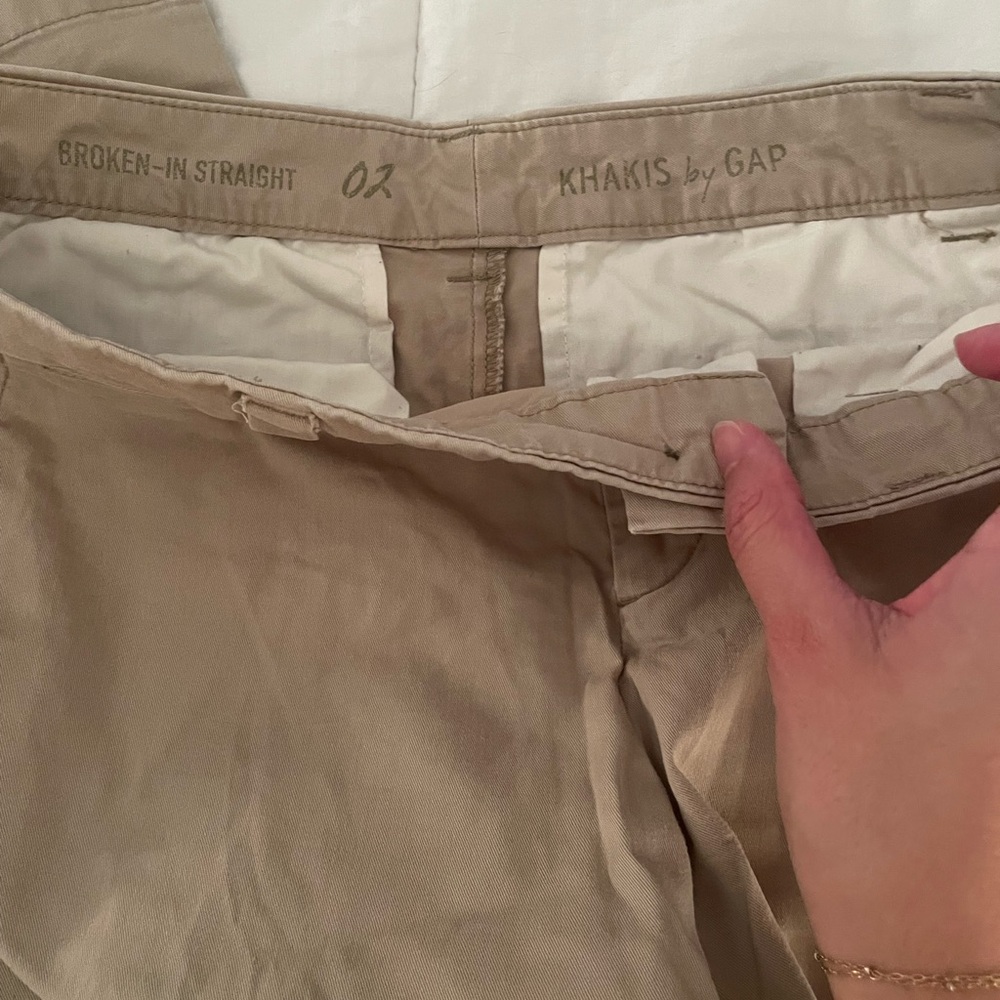 GAP Khaki Pants - Picture 4 of 4